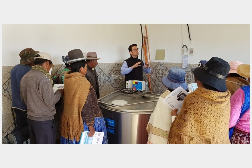 Учебная сессия в центре сбора молока — Боливия