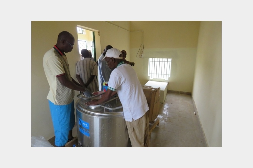 Центр сбора молока на солнечной энергии в Сенегале
